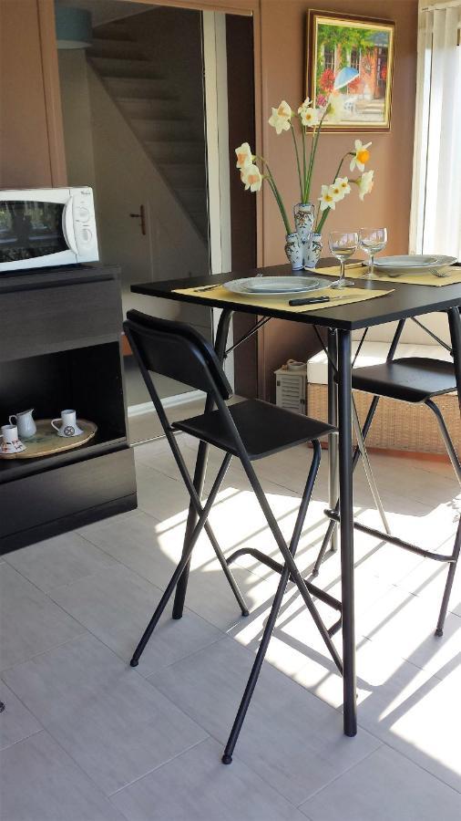 Chambre Privee Avec Salon, Garage Voiture, Velos, Motos Tourville-sur-Arques エクステリア 写真