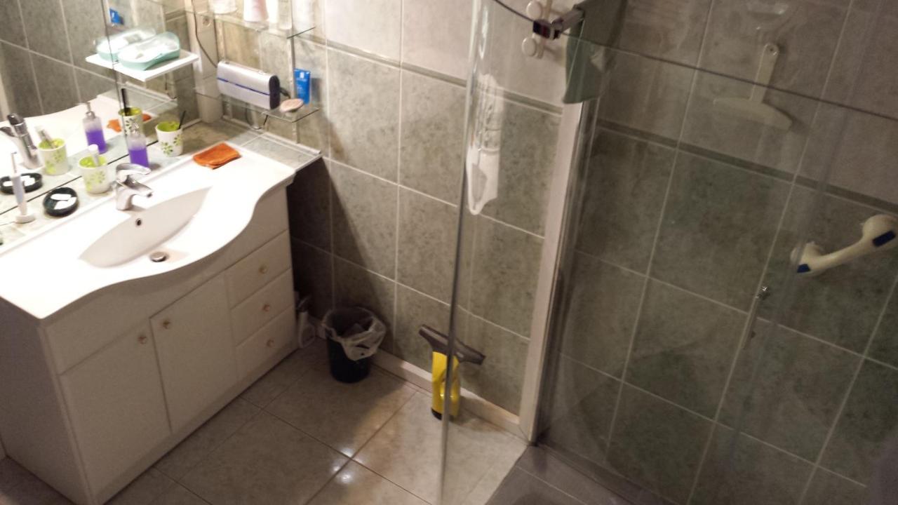 Chambre Privee Avec Salon, Garage Voiture, Velos, Motos Tourville-sur-Arques エクステリア 写真